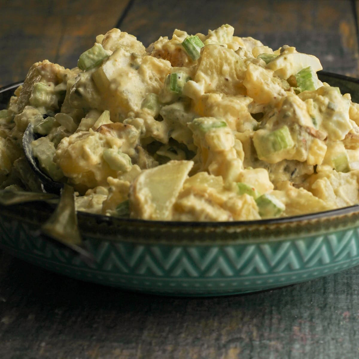 Creamy Gluten Free Potato Salad Grain Free Table   Close Up Of Gluten Free Potato Salad In A Serving Bowl 